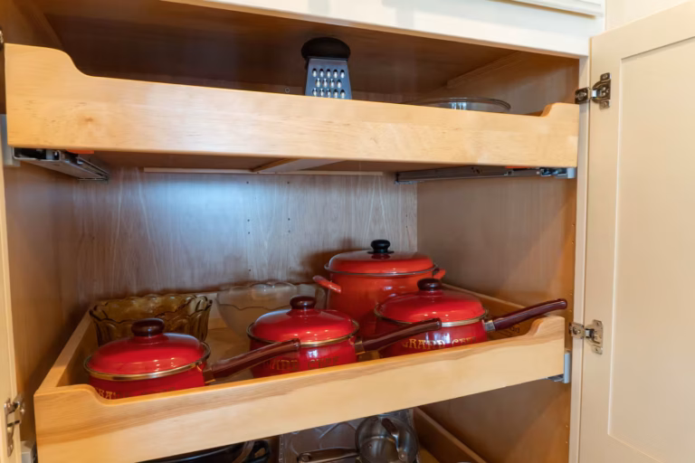 Full kitchen