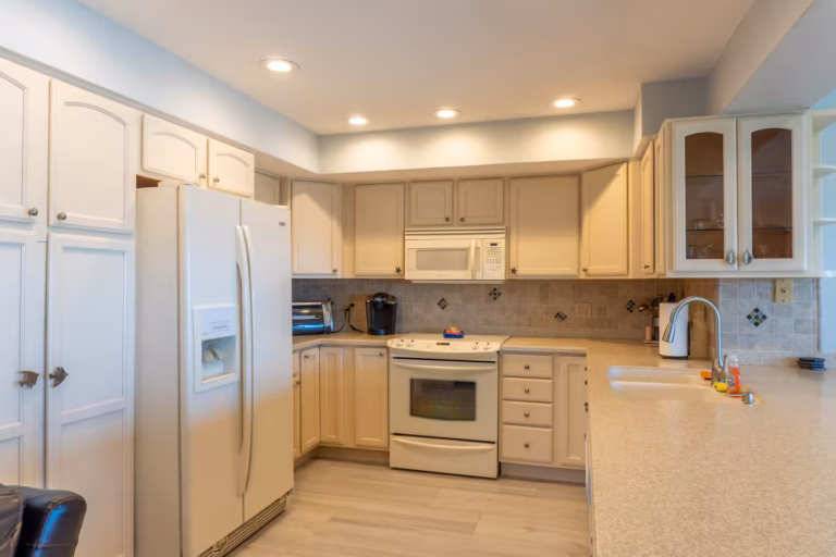 Full kitchen