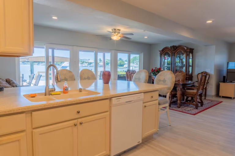 Full kitchen