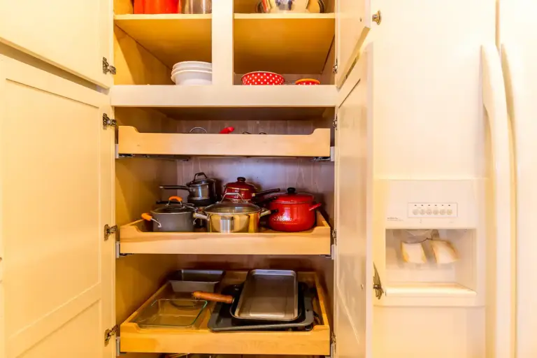 Full kitchen