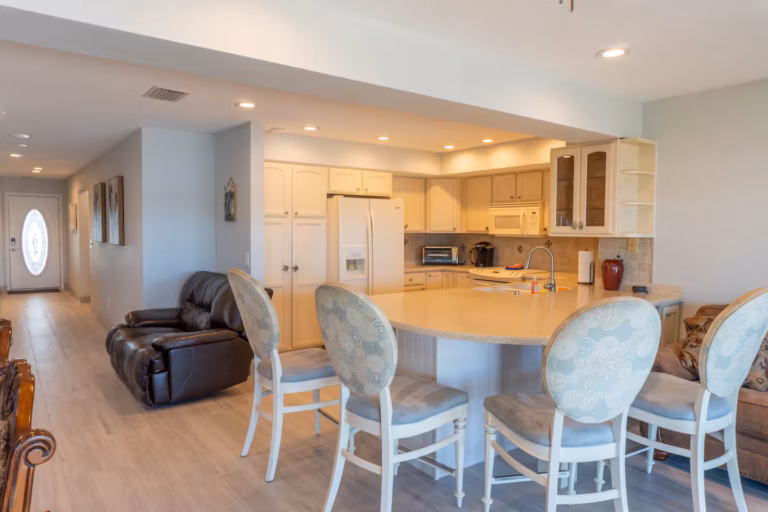Full kitchen