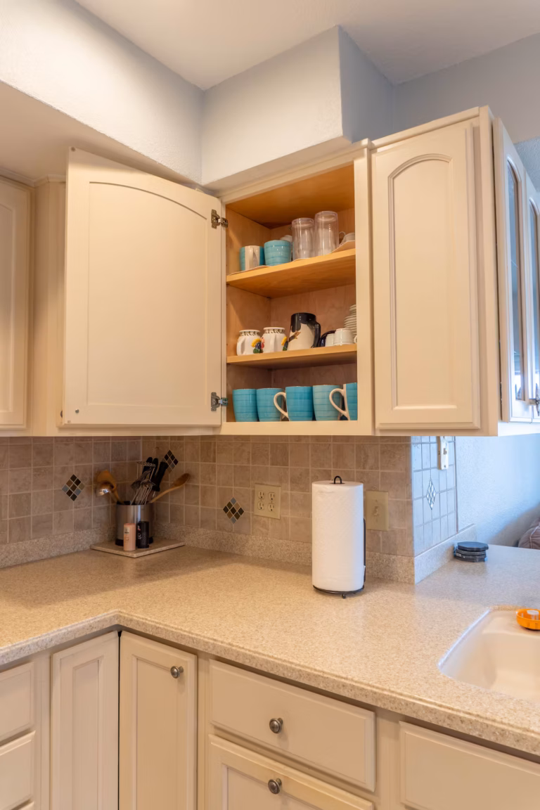 Full kitchen
