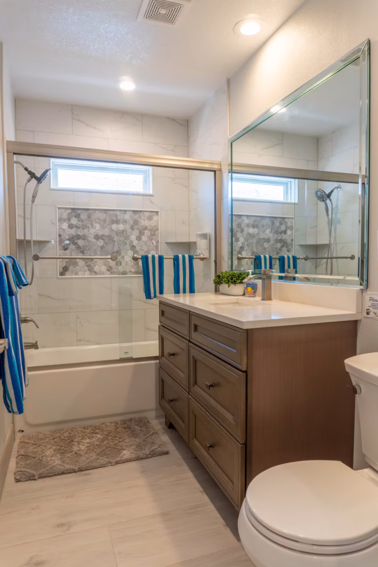 Full bathroom 2