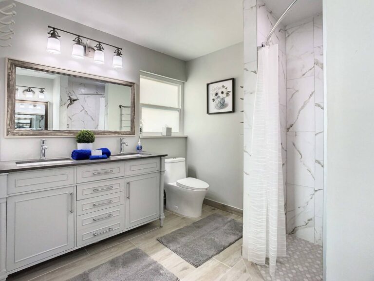 Full bathroom 1