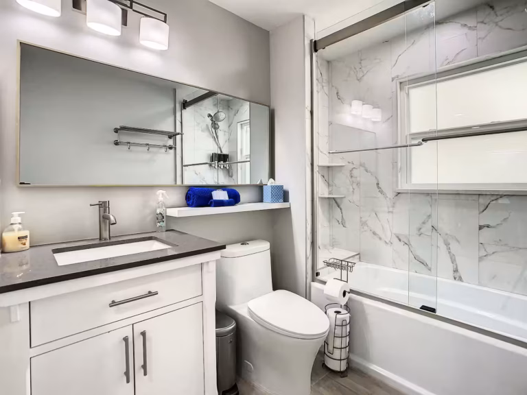 Full bathroom 2