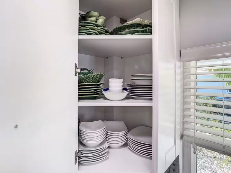 Full kitchen