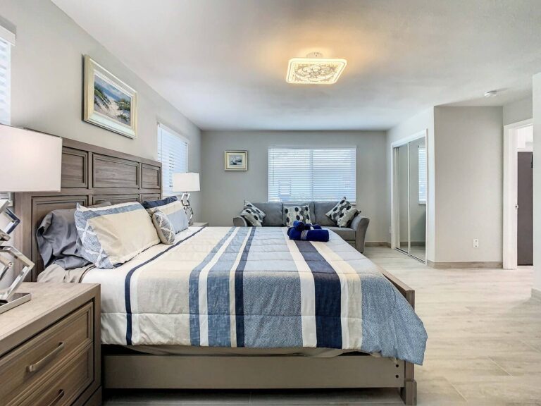 Bedroom 1 (king bed, sofa bed)
