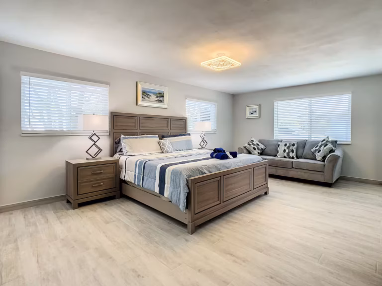 Bedroom 1 (king bed, sofa bed)