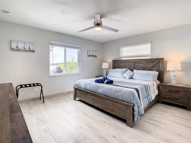 Bedroom 3 (king bed)