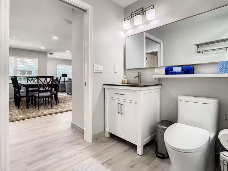 Full bathroom 2