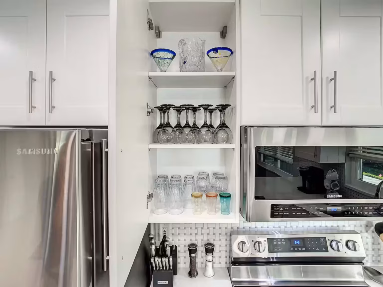 Full kitchen