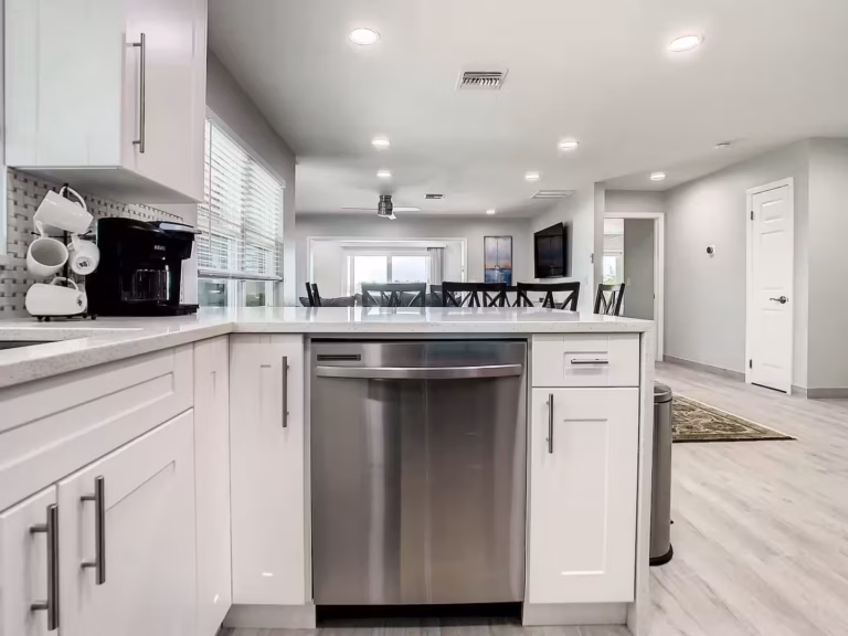 Full kitchen
