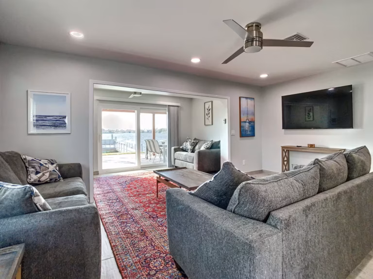 Living room (with sofa bed)
