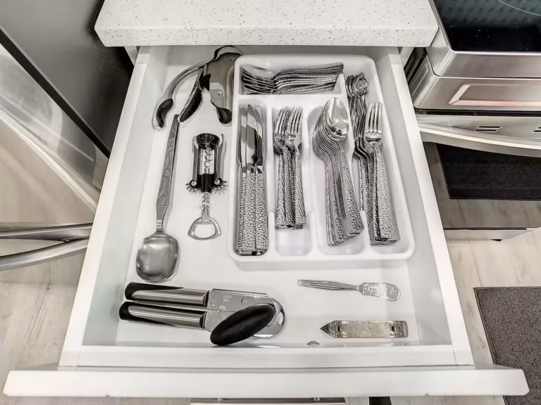 Full kitchen