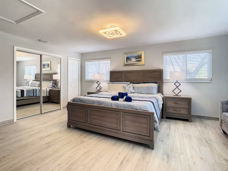 Bedroom 1 (king bed, sofa bed)