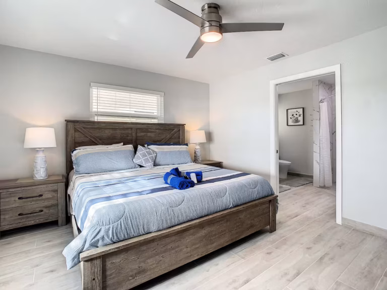 Bedroom 3 (king bed)