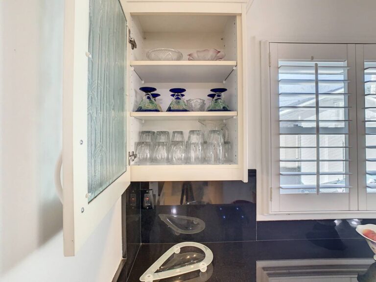 Full kitchen