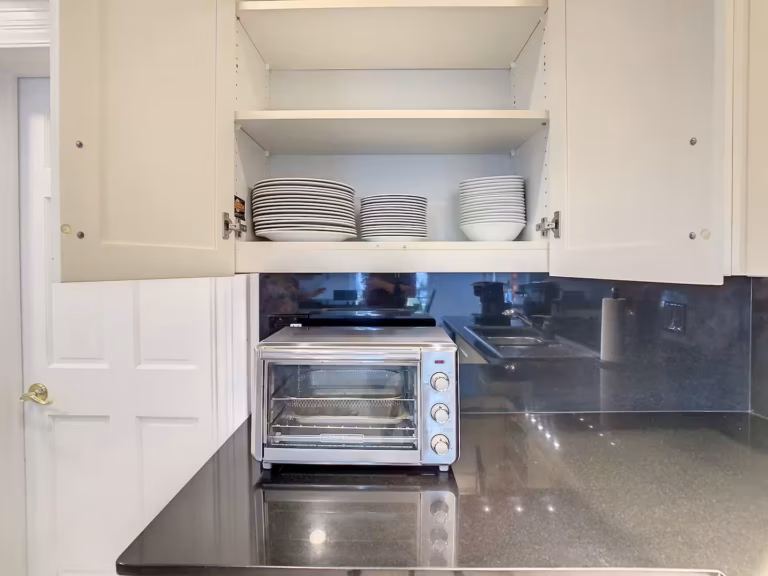 Full kitchen