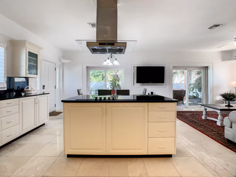 Full kitchen
