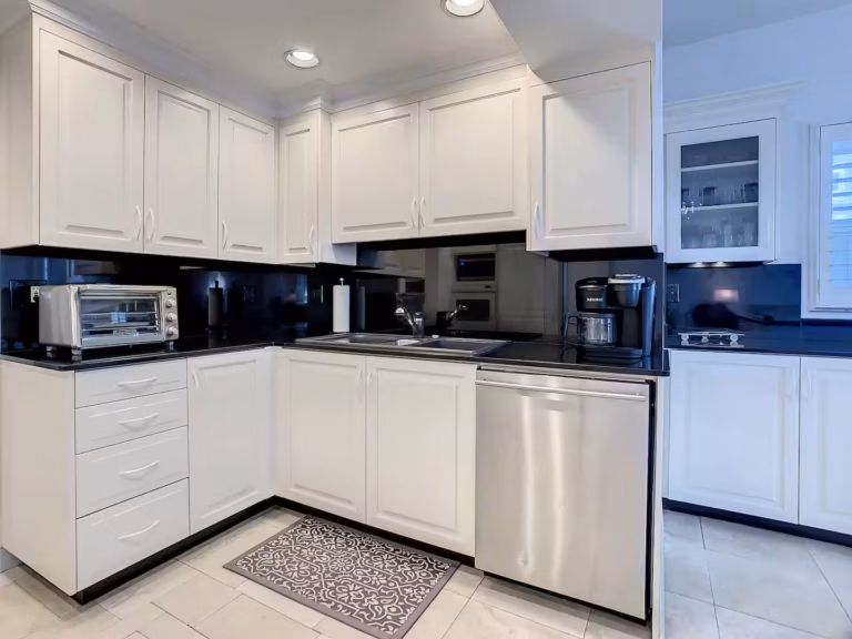 Full kitchen