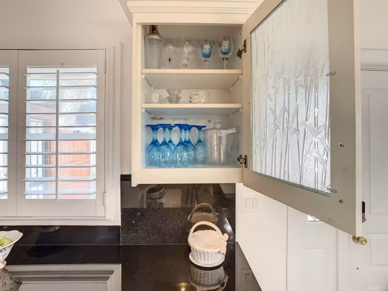 Full kitchen