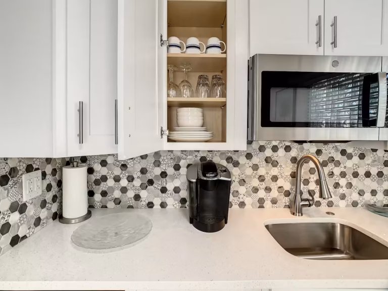 Full kitchen