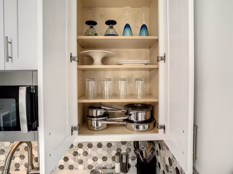 Full kitchen