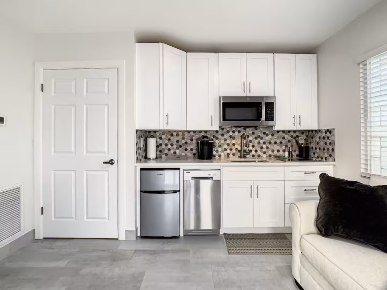Full kitchen